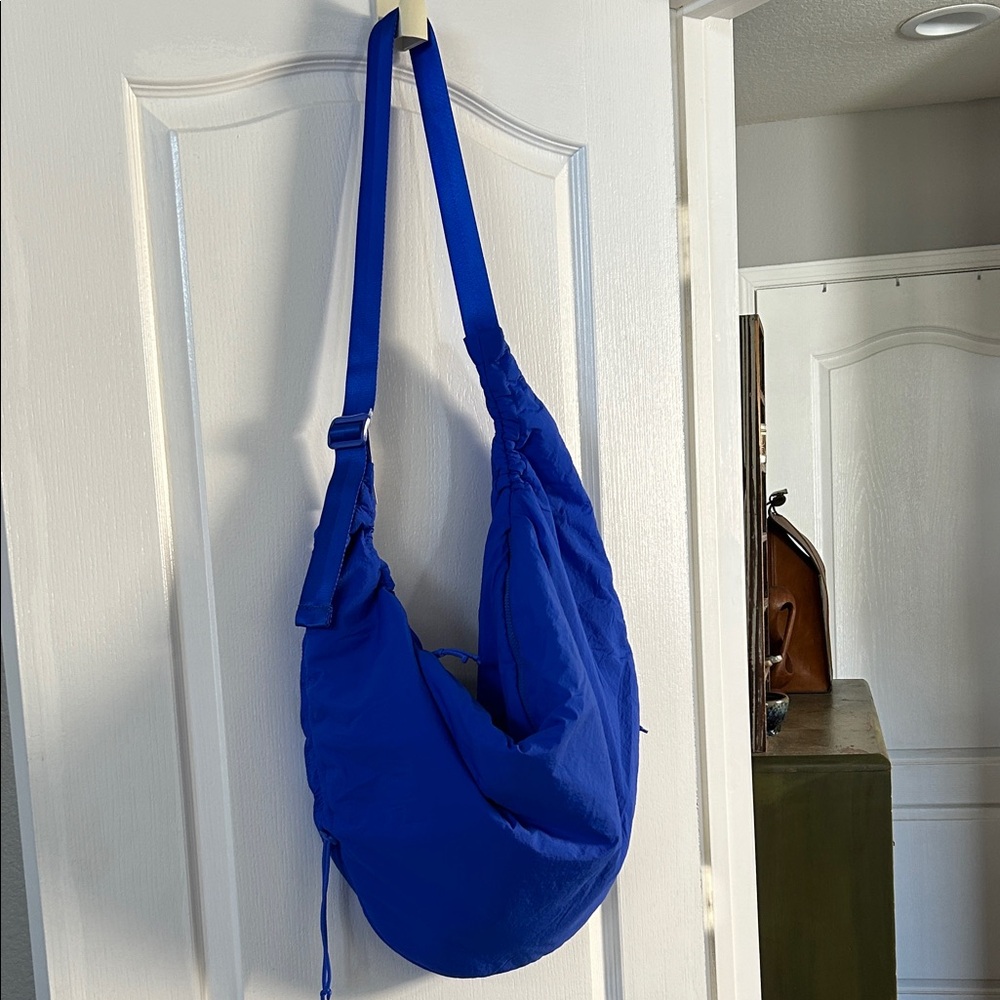 Sold out NWT puffer micro tech large Sling Bag